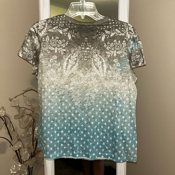 NWT Chico's Zenergy printed short-sleeve top. - Picture 4 of 5